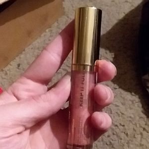 Milani Makeup - Milani lip plumper- prismatic peach Milani Makeup - Milani lip plumper- prismatic peach
